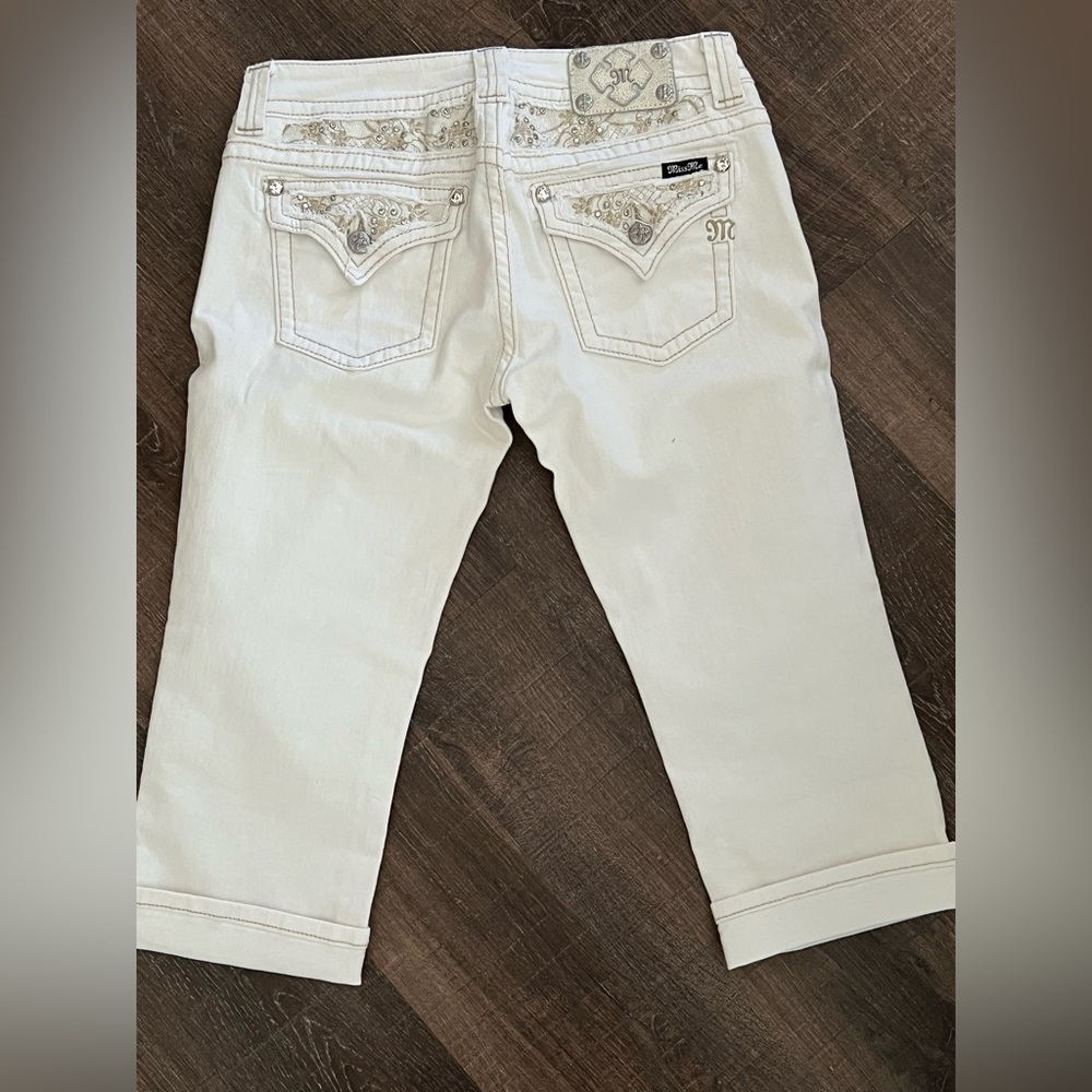 White Miss Me Women's Cuffed Capri Jeans